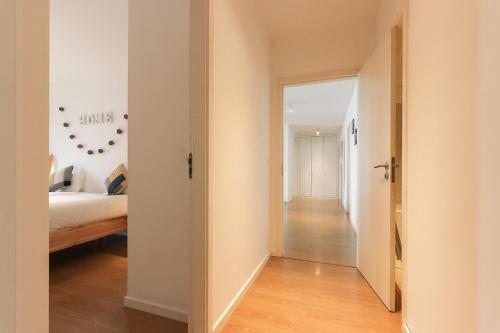 Modern & Bright Avenidas Novas by Homing - image 9