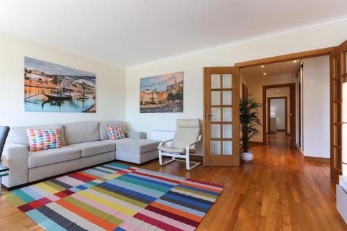 Bellevue Apartment by Homing - main image