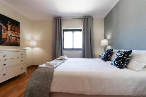 Bellevue Apartment by Homing - image 12