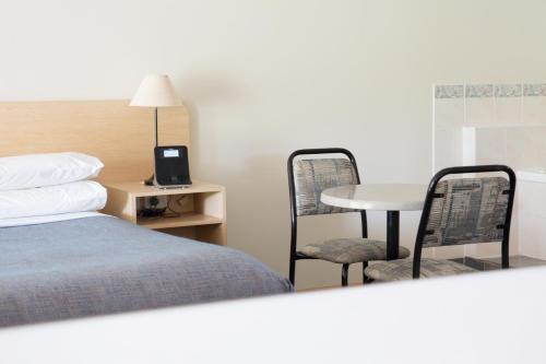 Arthur Phillip Motor Inn Set in a prime location of Phillip Island, Arthur Phillip Motor Inn puts everything the city has to offer just outside your doorstep. The property features a wide range of facilities to make your stay