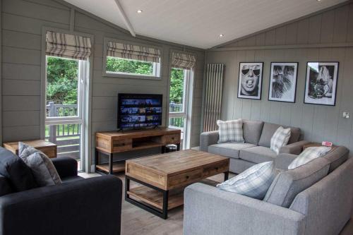 High Oaks Grange - Contemporary Lodges