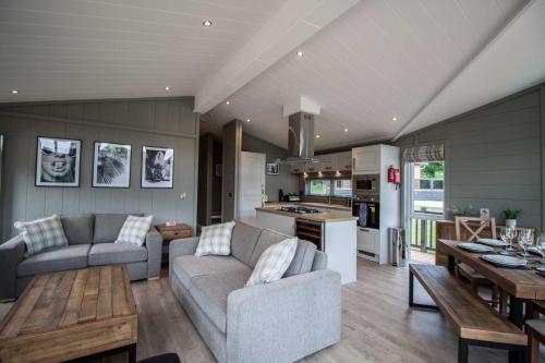 High Oaks Grange - Contemporary Lodges in Thornton Dale