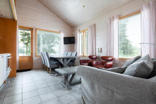Lapland Hotels Ounasvaara Chalets - image 8