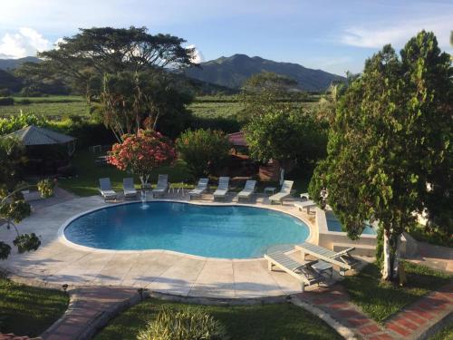 Inviting 14-Bed Villa in Toro Valle del Cauca