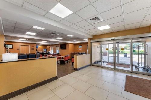 Comfort Inn Indianapolis East - image 8