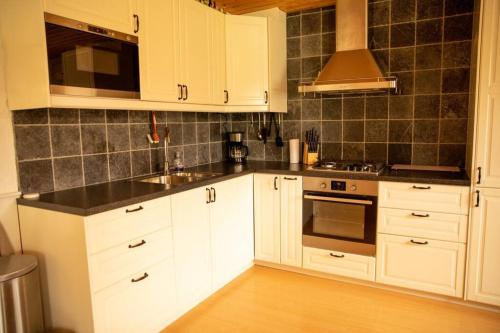 Gezellig ruim landelijk huisje aan het water in Spijkenisse