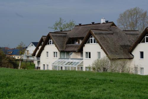 Fewo 18 im Strandhaus Lobbe mit Balkon, Lobbe (Foto 2)