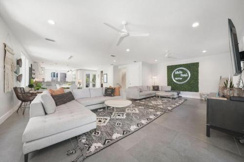 White Pearl by Five Star Properties - image 2