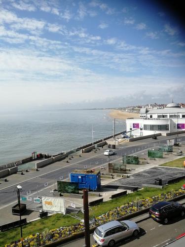 Rowntree Seaview Holiday Flats small double room with no view