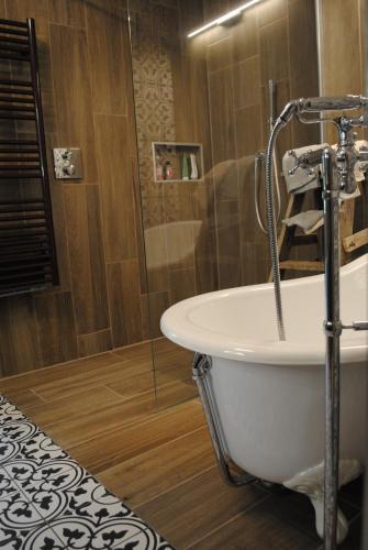 淋浴間, Suite au château - Domaine de la Gavolerie (Suite au chateau - Domaine de la Gavolerie) in 聖加來