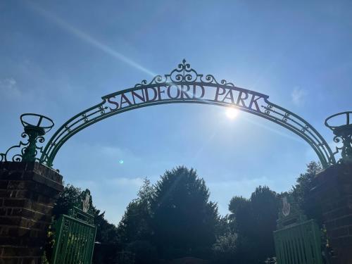 Sehenswürdigkeiten in der Nähe, Courtyard Garden Flat in Cheltenham