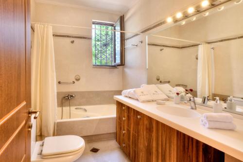 Marini Luxury Apartments and Suites - image 11