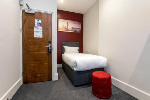 Queens Hotel - image 4
