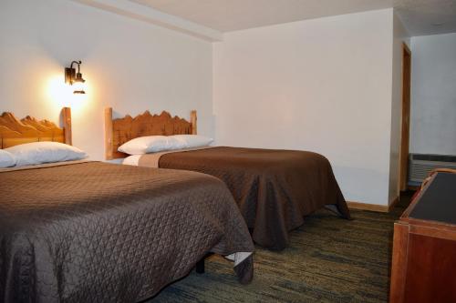 2 double beds