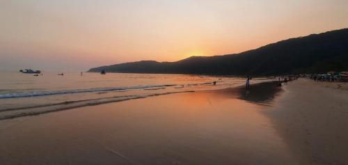 Beach, Apartamento PRAIA do TOMBO - Guaruja near Mesa 10 Guaruja