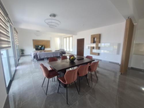 Létesítmények, Eva Luxury Villa in Polis