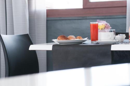 Fly Boutique Hotel - image 9