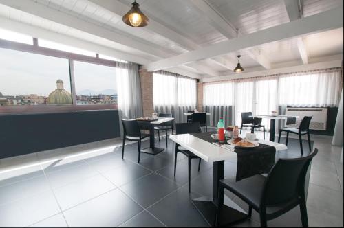 Fly Boutique Hotel - image 14