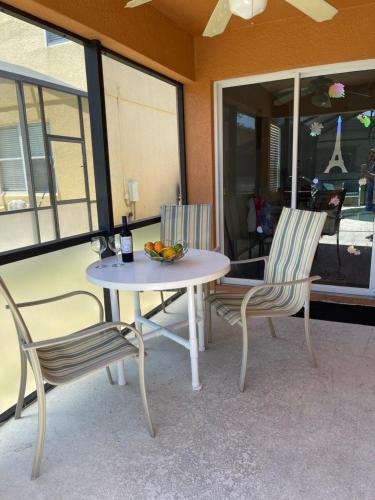 Wonderful Home - Heated Pool and BBQ/King Size beds, 2 master bdrms