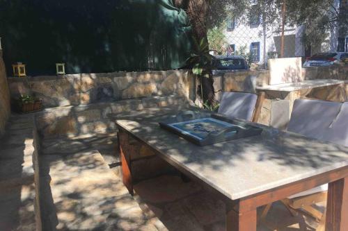 Bodrum Torba da tam mustakil bahceli dogal tas ev.