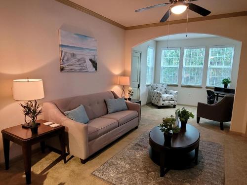 Serenity Suite near Tampa's Reigning NFL and NHL Champions - 2 KING BEDS