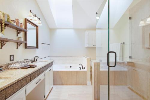 CJs Cozy Farmhouse 2-Story Uptown Home