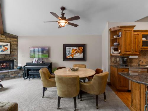 3 BDR Condo Close to Bus Stop Near Main St - image 2