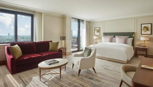 Junior Suite City View with exclusive access to Cadogan private gardens