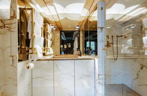 Boutique Hotel The Noblemen - image 9