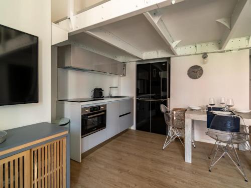 The Best Rent - Lovely loft with balcony near Piazza Vetra, Milan (photo 5)