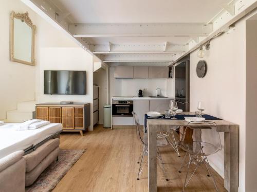 The Best Rent - Lovely loft with balcony near Piazza Vetra, Milan (photo 7)