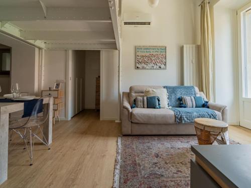 The Best Rent - Lovely loft with balcony near Piazza Vetra, Milan (photo 2)