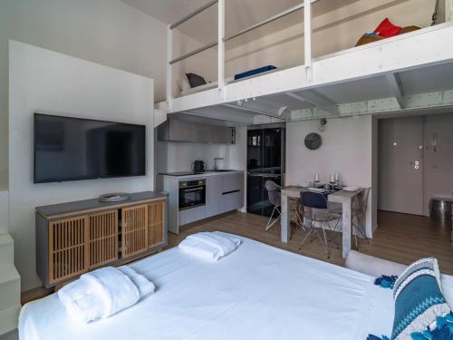 The Best Rent - Lovely loft with balcony near Piazza Vetra, Milan (photo 4)