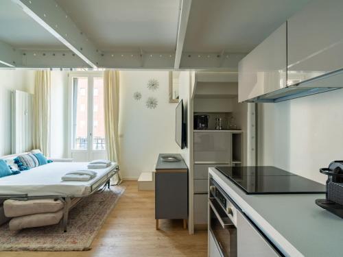 The Best Rent - Lovely loft with balcony near Piazza Vetra, Milan (photo 9)