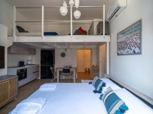 The Best Rent - Lovely loft with balcony near Piazza Vetra, Milan (photo 3)