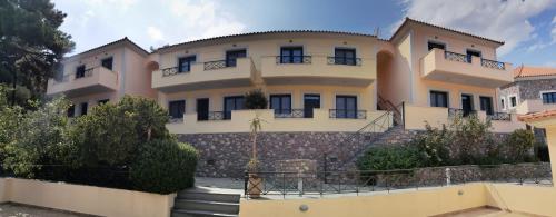 Ai Yannis Suites and Apartments Hotel