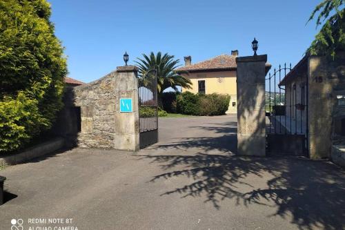  Palacio Marqués Vega de Anzo - Villa de campo sXVII, Pension in Siero bei Llovera