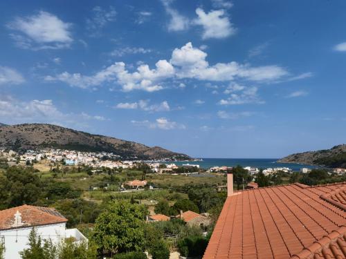 Ai Yannis Suites and Apartments Hotel in Marmaro (Kardamila)
