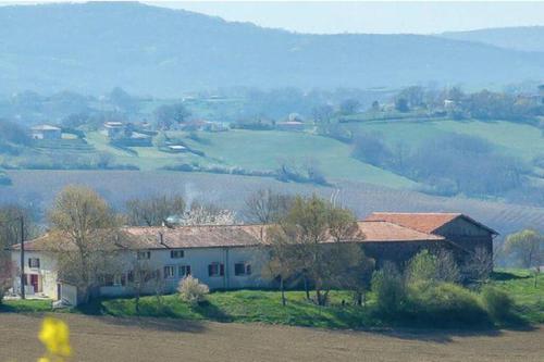 Mountoussin · Ferme de charme vue pyrénées avec piscine