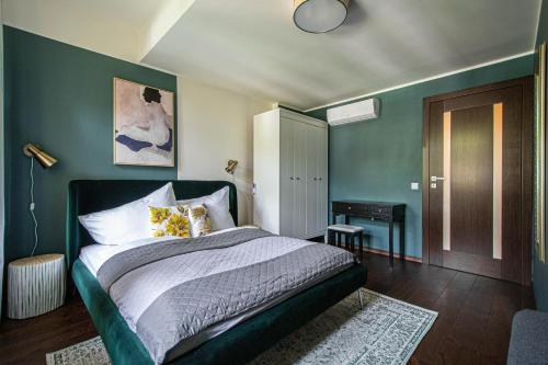 Quite Loft with Balcony and 3 Air Conditioners