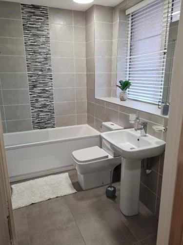 Remarkable 2-Bed Apartment in Birmingham