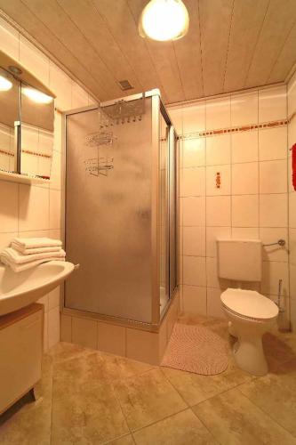 Bathroom, Pension Zum Lebzelter in Freyung