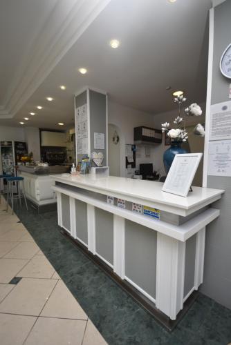 Lively Hotel - main image