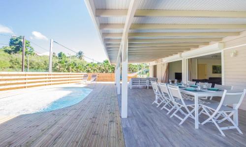 Villa de 3 chambres a Sainte Anne a 50 m de la plage avec piscine privee jardin clos et wifi - Location, gîte - Sainte-Anne