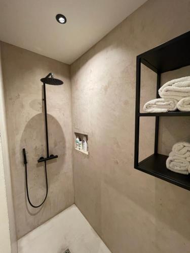3 Room Luxury Design Apartment