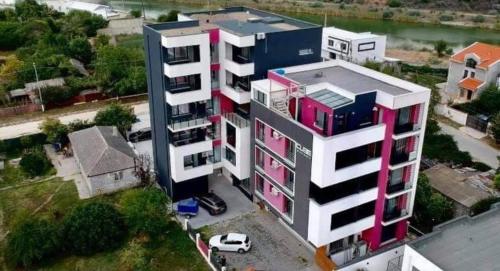 Cube White Apartment