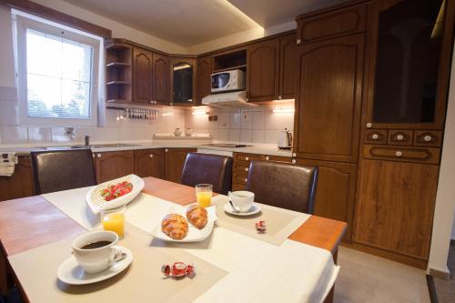 ห้องครัว, Penzion Olomouc in โฮลิเซ