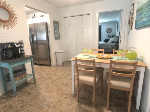 El Cortez #204 - Barefoot Bungalow - image 7