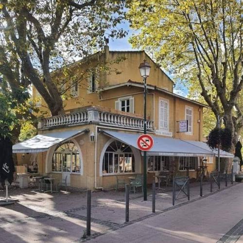 AUBERGE DE LA LOUBE Hotel de charme Bois de Garéoult