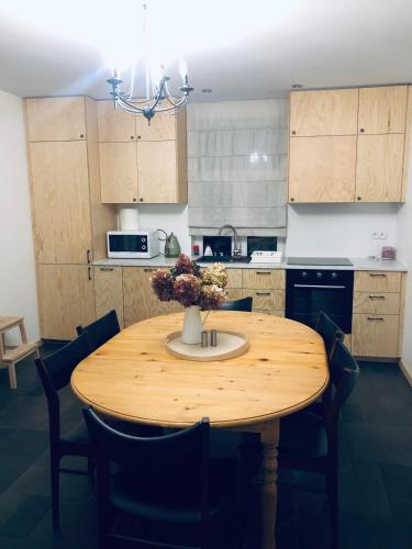 2 bedrooms, 3 beds